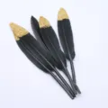 Schwarze und gold getauchte Bastelfedern DIY Zubehör für handgemachte schöne Deko Projekte. - Schwarz mit Goldglitzerspitzen