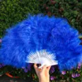 Eventail pliant en plumes bleues avec os creux blanc pour danse de scène et accessoires. - Bleu Saphir