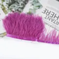 Ribete de flecos de plumas de avestruz violetas con cinta de satén para manualidades. - 39