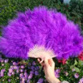 Eventail pliable en plumes violettes, accessoire de danse pelucheux, spectacle vibrant. - Violet foncé