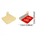 Goldfarbene Yoga Matte Emaillierte Metall Anhänger Charm für DIY Schmuck Herstellung Zubehör - Yogamatte Form / 1 Stück (23x25mm) / Rot