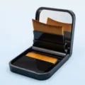 Draagbare compacte vierkante platte foundation kwast set met spiegel en opbergdoos - Zwarte Halve Maan Rechte Doos / 2 Stuks