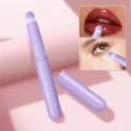 Draagbare paarse lippenkwast met dop, ronde kop voor glad lipstick en concealer applicatie. - Plastic Handvat Paars