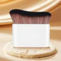 Grote professionele golvende foundation kwast met witte handvat voor make-up variant - Wit