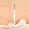 Witte schuine make-upkwast met zachte haren voor neusschaduw en precieze highlighterapplicatie. - Kleine Platte Kop Concealer Borstel