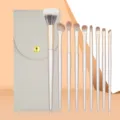 Professionele 9-delige make-up kwastenset met champagnekleurige handvatten en handig opbergetui. - 9-delige stippling- & oogkwastenset mit pasjeshouder