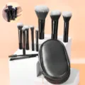10-teiliges Mini Pinsel Set mit schwarzen Griffen und praktischer Kosmetiktasche unterwegs. - Alles Schwarz 10 Stück Mini-Pinsel mit Schwarzer Tasche