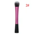 Gedetailleerde close-up van de roze aluminium make-up kwast haren en ergonomisch handvat. - Roze Stijl 2