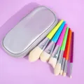 Kit de 7 pinceaux de maquillage arc-en-ciel avec sac de rangement argenté pour beauté. - 7 Pinceaux Arc-en-Ciel avec Trousse Argentée à Fermeture Éclair