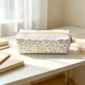 Vue détaillée de la trousse à crayons florale coréenne avec dentelle mignonne et design élégant. - 19x6x7cm / Petite Fleur Violet Clair
