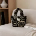 Sac cabas mini en peluche à motif ethnique rétro, poignée duveteuse, transport quotidien. - Totem noir ethnique