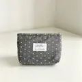 Pochette cosmetica grigia in tessuto con stampa a stelle chiusura lampo ed etichetta. - Grigio con piccole stelle