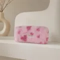 Roze pluche make-up tas detail, schattig harig opbergtasje voor reizen en schoolspullen. - Lichtroze Harten Groot
