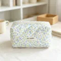 Gewatteerde cosmetische tas met bloemen, draagbare make-up etui en grote pennenzak voor school. - M / Lichtblauw Bloemen Middelgrote Etui