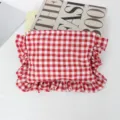 Rood-witte ruitjes cosmetische etui met schattige ruches, met weergave van stofstructuur. - 22*17 / Rode Ruit
