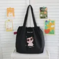 Lindo bolso tote de lona con bordado de cerdo con gafas, bolso de hombro casual con cordón. - Negro