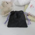 Pochette cordon matelassée noire motif cœur, sac de rangement souple et rembourré idéal. - 18*16cm / Noir