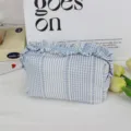 Koreaanse blauw-witte ruitjes make-up tas met schattige geplooide rand en grote capaciteit, etui. - Seersucker Streep Blauw