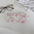 Weiche gesteppte Brillenentasche mit rosa Schleife und Rosenmuster fuer sicheren Schutz. - Rosenband Rosa