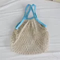 Gewebe Netz Einkaufstasche mit blauen Griffen, grosse Kapazitaet Wiederverwendbare Strandtasche. - Große Umhängetasche / Blau