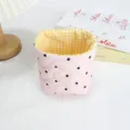 Panier de rangement en tissu matelassé rose motif cœur, détail d'organisateur de bureau. - Cœur Rose à Pois