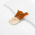 Niedliche Katzenform Acetat Haarklammer, braune Holzmaserung und beigefarbene Spange. - Creme Holzmaserung