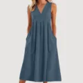 Ärmelloses V-Ausschnitt lose Baumwoll Freizeitkleid Detailansicht mit praktischen Taschen. - Marineblau