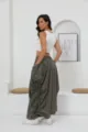 Gonna lunga donna casual vita elastica con arricciature laterali e grandi tasche cargo pratiche. - Verde chiaro