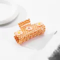 Orangerote karierte Acetat Haarklammer mit schönen Blumen für Damen stilvolles Design. - Orange