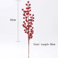 Künstlicher roter Beerenzweig für die Weihnachtsdekoration mit 55 cm Gesamtlänge - 5-Gabel Glücksbeeren / Rot