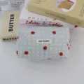 Bolsita de maquillaje de pana con fresas estuche portátil para estudiantes multifuncional - Estuche de Lápices Mediano Fresa a Cuadros