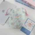 Lindo bolso acolchado con cordón, suave bolsa de almacenamiento con diseño de perrito. - Perro en Pijama Azul