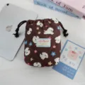 Bolsa con cordón acolchada marrón bonito diseño de cachorro bolso suave de almacenamiento cámara. - Patrón de Perro Marrón