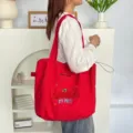 Bolso de hombro de lona roja con bonito bordado de cerezas y práctica cierre de cordón. - Look Cereza Rojo