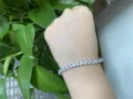 Klassisches S925 Silber Tennisarmband mit funkelnden runden Zirkonia Steinen gefasst. - 925er Silber / Weiß