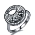 925er Silber schwarz beschichteter runder Ring mit mikrogefassten Zirkonia und schwarzen Steinen - Größe 6 / Schwarz