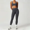Dunkelgraues, nahtloses Yoga-Set mit High-Waist Leggings und Sport-BH in dunkler Farbvariante. - S / Oberteil und Hose / Dunkelblaugrau
