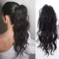 Synthetische zwarte golvende paardenstaart klauw clip pruik, krullend haar extensie voor vrouwen. - Natuurlijk Zwart