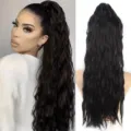 Vista dettagliata della lunga extension per capelli a coda di cavallo nera mossa e naturale. - Nero Naturale