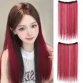 Vue détaillée de la mèches de cheveux rouges avec clip sécurisé et style raide naturel. - Rouge Framboise