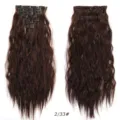 Extension per capelli sintetica marrone scuro vista dettaglio con onde e fermagli. - Set da 7 Pezzi Onde di Mais / Marrone Rosso Scuro (2/33)