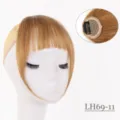 Dettaglio frangia di capelli marroni con retina interna e clip sicura per lo styling. - Oro Scuro