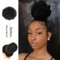 crocchia di capelli sintetici ricci afro puff extension per donna taglia media - Diametro 10cm (Medio) / Nero Corvino (FB13-1B)