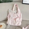 Rosa blumige Umhängetasche mit weißer Spitzen-Schleife, ideal für lässigen Frühlings- und Sommerstil. - Westen-Stil Tasche Mit Weißem Blumenanhänger