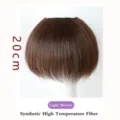 Detalle en primer plano de la extensión de pelo sintético marrón claro, longitud de 20cm. - Tostado