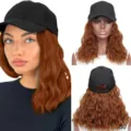 Berretto da baseball nero con parrucca sintetica ondulata, capelli ricci corti da 30 cm. - 30
