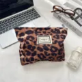 Braune Leo-Muster Make-up-Tasche, stilvolle Kosmetiktasche für Reisen und Alltag. - Braun