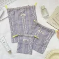 INS Stil blumige Spitze Kordelzug Aufbewahrungstaschen Set, tragbarer Kosmetik-Organizer. - Hellviolett