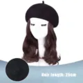 Parrucca berretto in velluto nero con capelli sintetici corti e ricci per autunno e inverno. - Stile Mosso / AH18-2/33 (Capelli corti mossi castano scuro - Cappello nero)