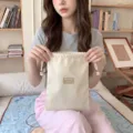 Effen kleur trekkoord stofdichte buidel draagbare cosmetische opbergtas voor dagelijks. - L / Beige